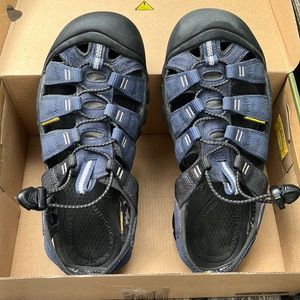 Keen men’s blue/grey shoes